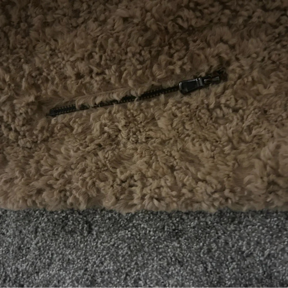 YEST beautiful mint condition Sherpa shearling teddy moto vest  size 10 - Picture 10 of 10